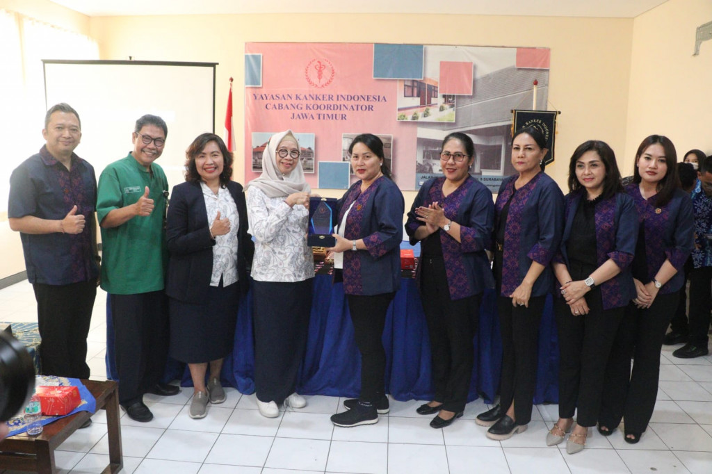 Nyonya Seniasih Giri Prasta Pimpin YKI Cabang Badung Kunjungi YKI Cabang Jawa Timur